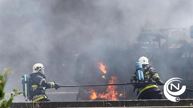 E313 :  brandende vrachtwagen zorgde voor lange files Geel-Oost - Ham - foto's exclusief - update