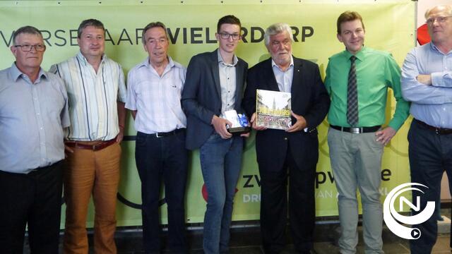 Herman Van Springels Diamond : winnaar Robbe Snels straalt met gewonnen diamant AWDC
