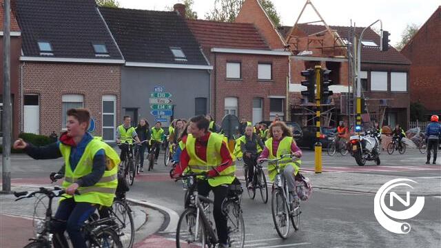Leerlingen SILA uit Westerlo vieren zilveren jubileum school met fietstocht naar Herentals en files op de Ring