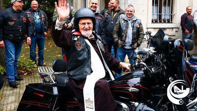 Pater Kristiaan 'de scouts-Moeze' overleden (96) : "Bekendste pater van Vlaanderen" - uitvaart op woensdag 05/08
