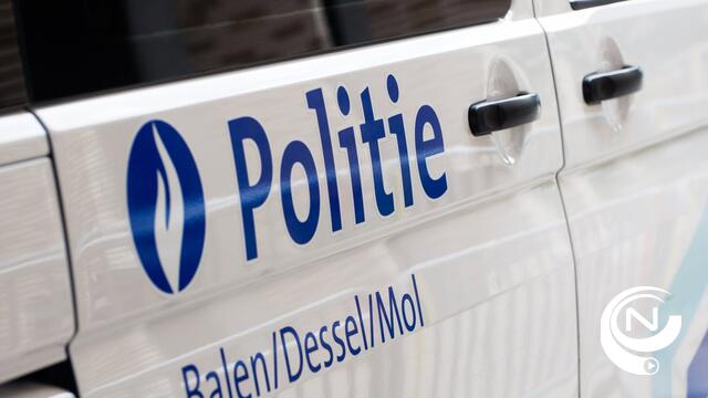 Achtervolgende  Bademo-patrouillewagen crasht : motard zonder nummerplaat kan ontkomen