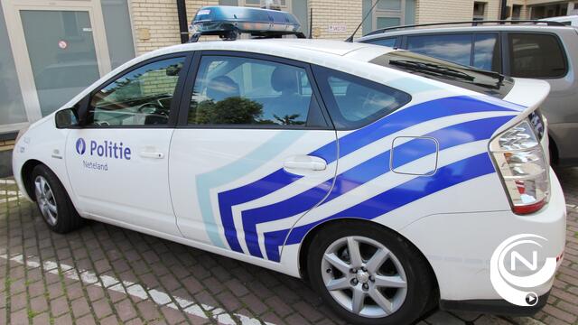 Bestuurder lichtgewond na zware crash in gracht op Ringlaan