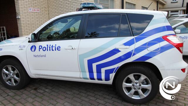 Auto rijdt tegen betonblokken aan café Palmenhof : 2 gewonden