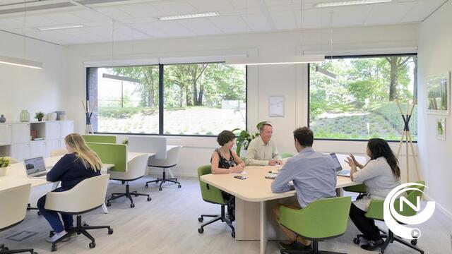     Hittegolf: Regus stelt business lounges open voor studenten, een koel blokpunt in Herentals