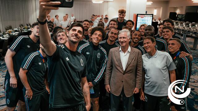 Koning Filip dineert met Rode Duivels en geeft nog een laatste peptalk: "Jullie moeten winnen, en dat zal ook gebeuren"