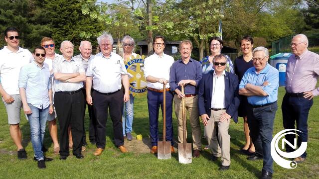 Rotary Herentals plant boom in Netepark op 'Dag van de Aarde'