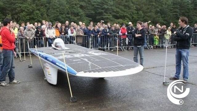 Parade zonnewagens European Solar Challenge door centrum Hasselt 