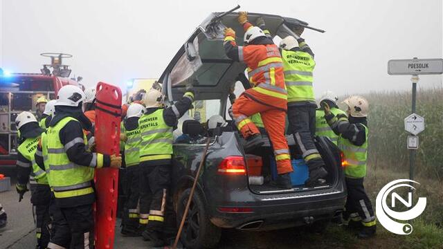 Botsing vrachtwagen en terreinwagen op kruispunt Roerdompstraat - Poesdijk Olen  : 1 zwaargewonde