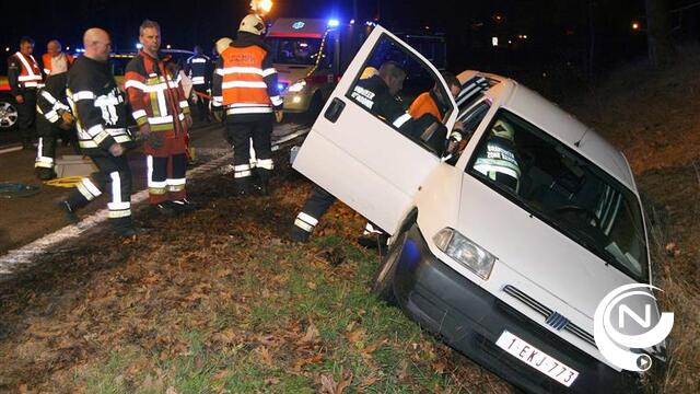 Auto in gracht aan oprit E313 Grobbendonk : bestuurder gewond
