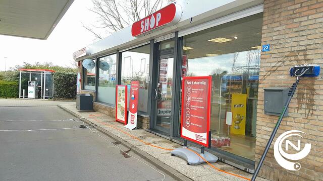 Gasgeur aan tankstation Lukoil Aarschotseweg : achtergelaten LPG-gasfles