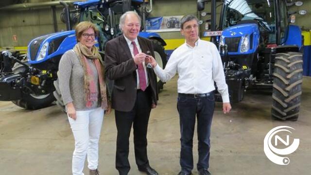Hooibeekhoeve neemt 2 nieuwe, hypermoderne tractors in gebruik