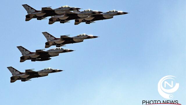 Amerikaanse gevechtsvliegtuigen vliegen langs de oostkust van Noord-Korea