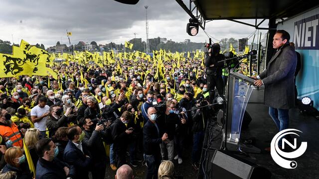 Heizelparking kleurt zwart-geel: protestrit van Vlaams Belang met duizenden auto's tegen Vivaldi-regering (in wording)  