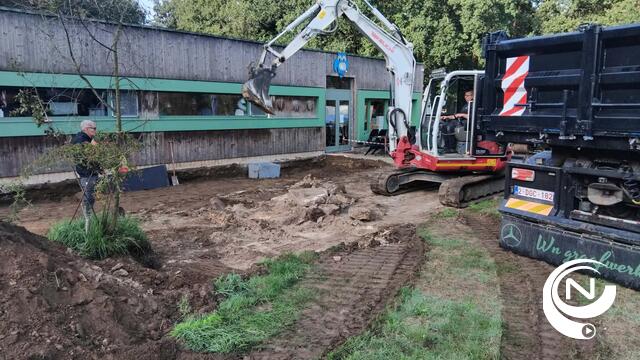 VOC Neteland zet eerste schop in grond voor nieuw opvangcentrum : uitbreiding 300 m²