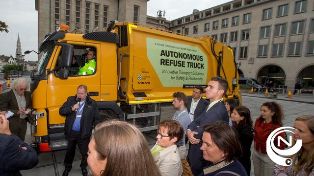 Vrachtwagen haalt vuilnis op zonder chauffeur : Volvo primeur