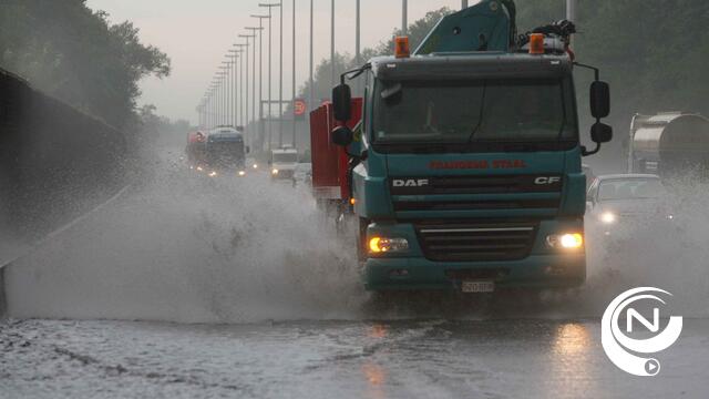 Vlaams Verkeerscentrum waarschuwt voor watergladheid : ongeval E313 Herentals-West