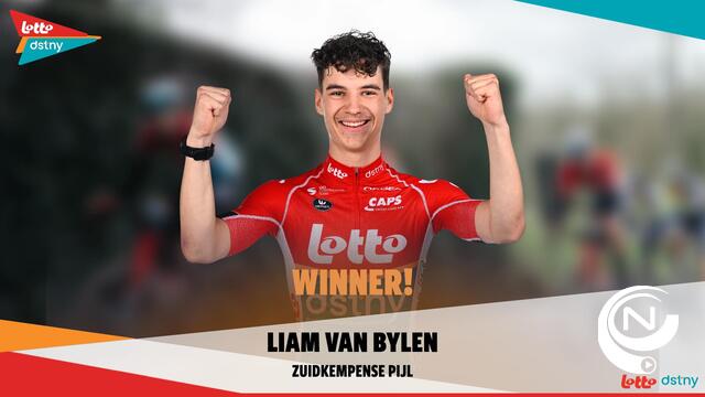 Liam Van Bylen (Westmeerbeek) snelste in 60e Zuidkempense Pijl, na lekke band...