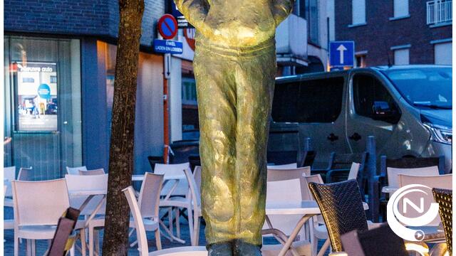 Keizer Rik Van Looy's standbeeld siert de Grote Markt in Herentals