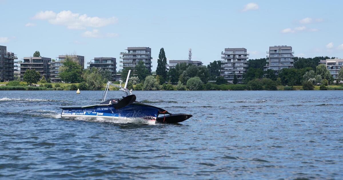‘UAntwerp Solar Boat Team’