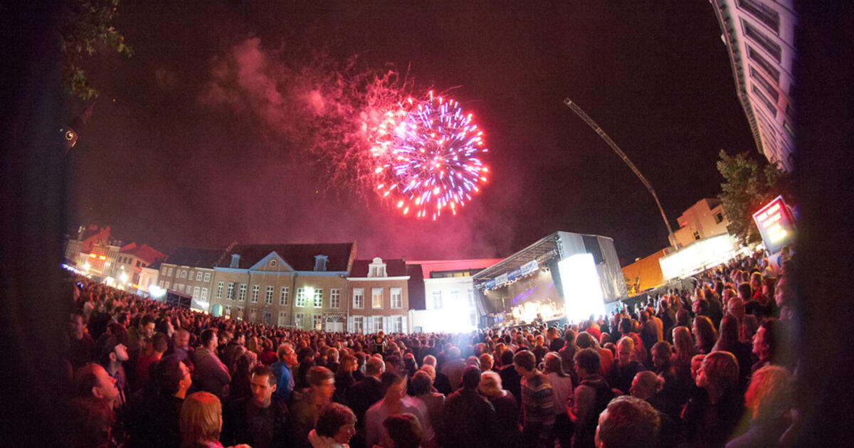 vuurwerk Herentals 2011 - verbod wenselijk in 2025 - NNieuws