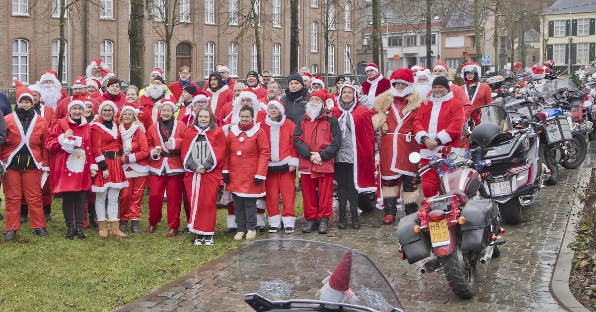 Kerstmannen en -vrouwen  veroveren Vorselaar