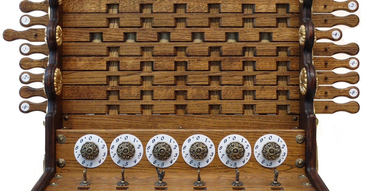 De eerste mechanische rekenklok van Schickard (1623), die dit jaar haar 400e jubileum viert.