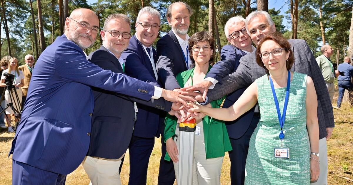 Van links naar rechts: Carl Malbrain, Tom Vanden Borre, Hamid Aït Abderrahim, Peter Baeten, Minister Tinne Van Der Straeten, Georges Denef, Alberto Fernandez en Carmen Angulo Perez / SCK CEN