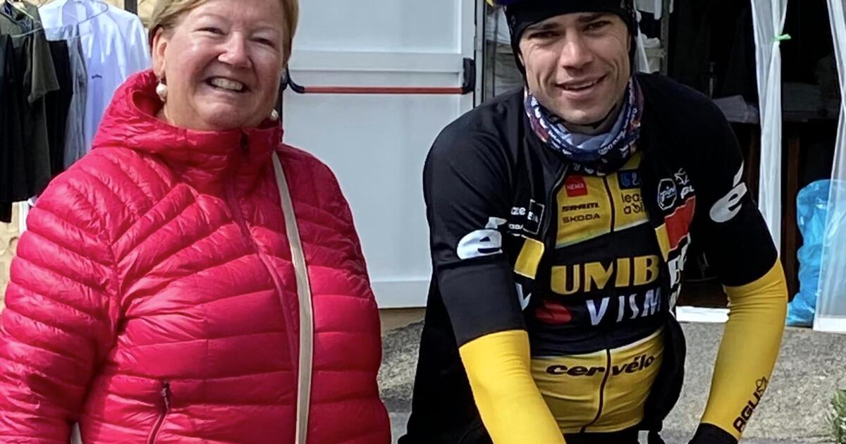 Wout van Aert in Spanje met een van z'n trouwste fans Sonja Engelen uit Herentals